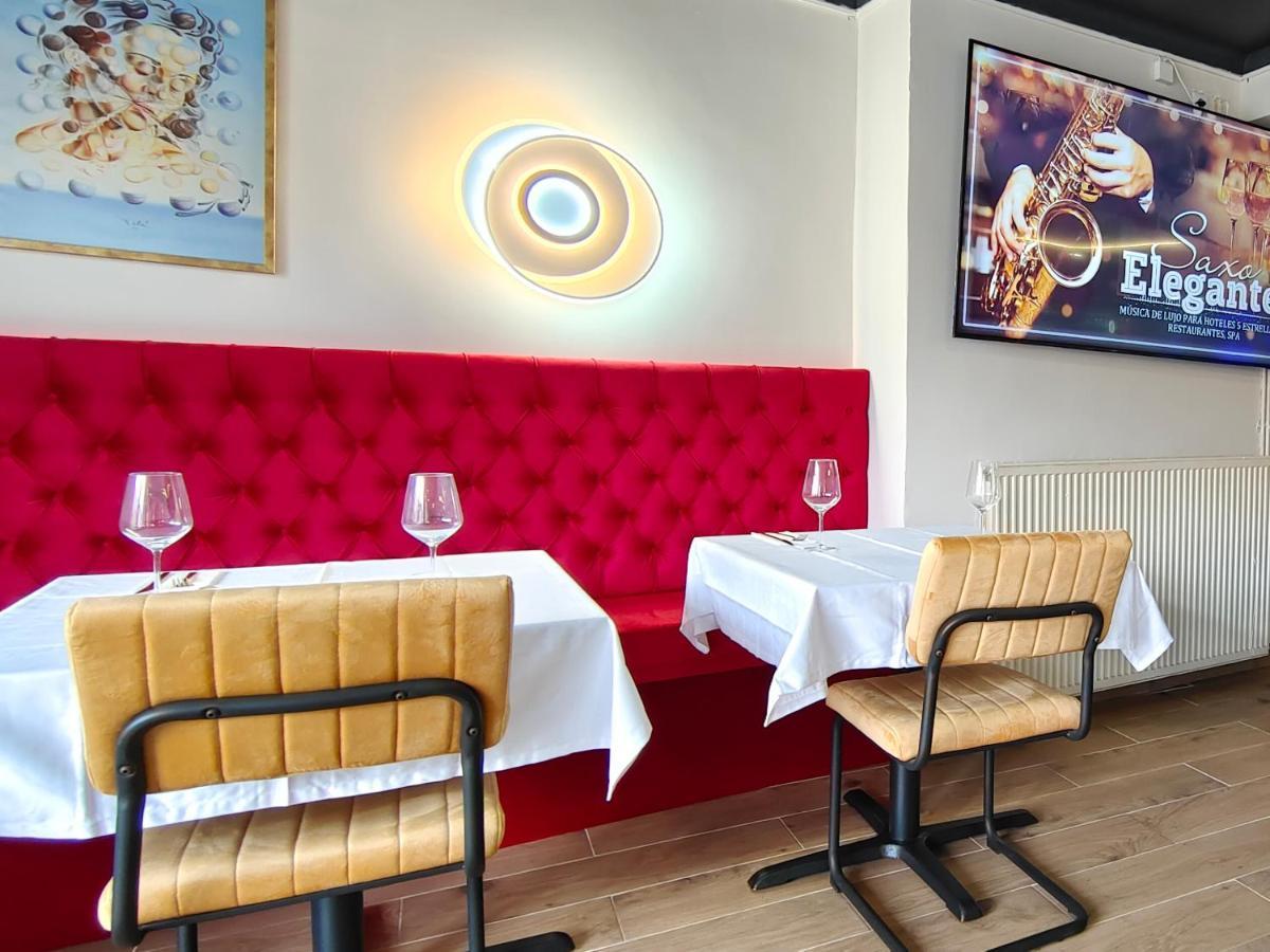 Hotel Mega Figueres Figueres  Zewnętrze zdjęcie