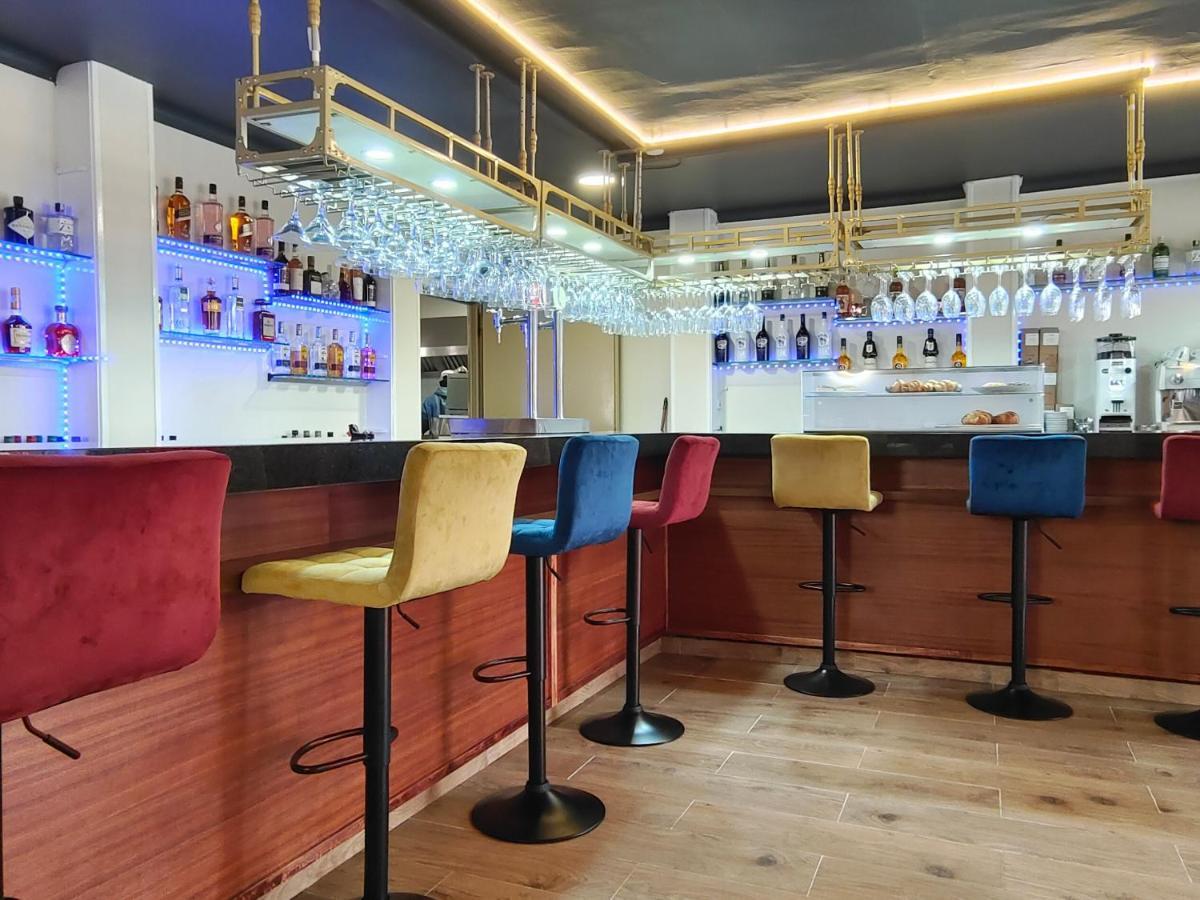 Hotel Mega Figueres Figueres  Zewnętrze zdjęcie