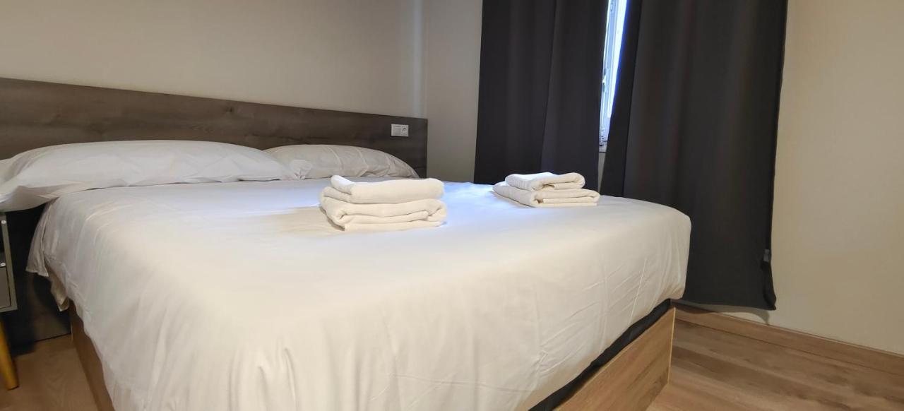 Hotel Mega Figueres Figueres  Zewnętrze zdjęcie